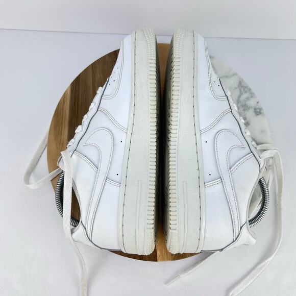 Nike Air Force 1 Low Triple White Shoes 314192-117 Youth Boys 5.5 Women's 7 - Picture 7 of 9